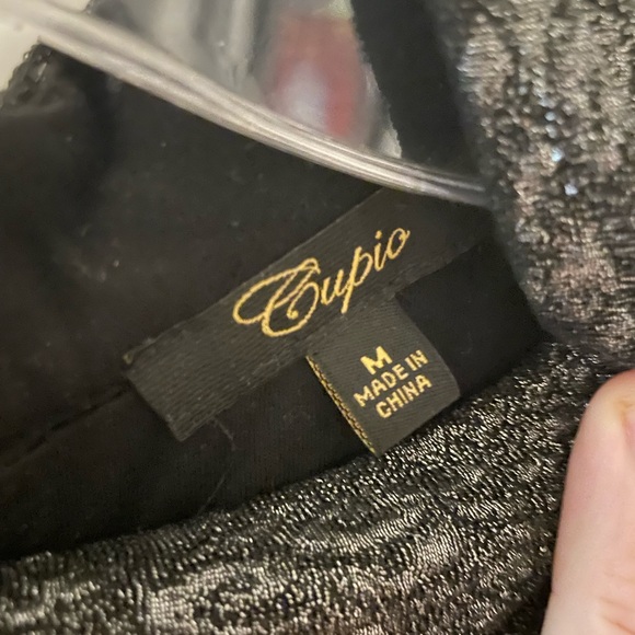 Womens Shimmering Silver Top. Size M - Picture 3 of 3